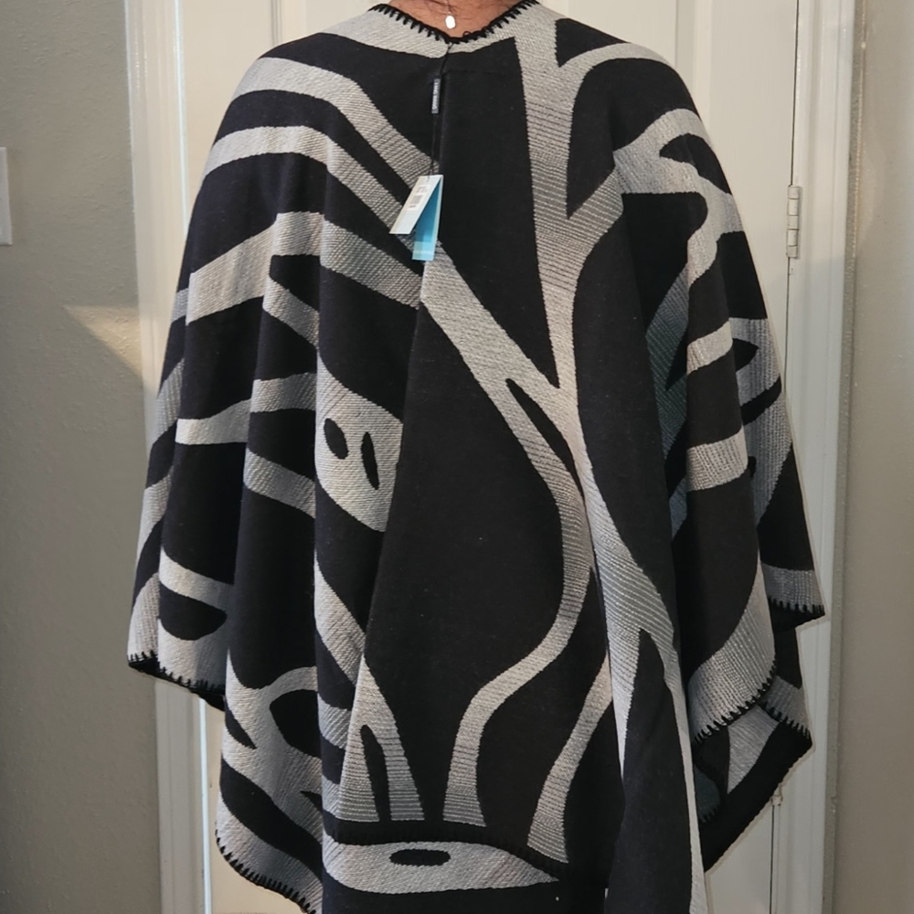 I bought this beautiful poncho but at the end, i never used